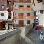 Apartment 3v21 *
